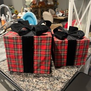 Set of Christmas decor. Selling a set for $8